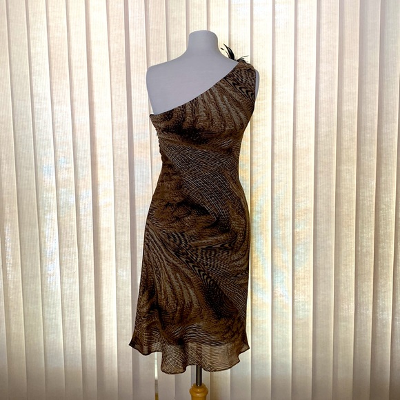 Frank Lyman animal print one shoulder midi dress. - Picture 2 of 8